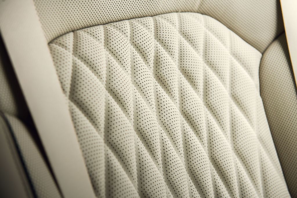 Genesis G90 photo 26