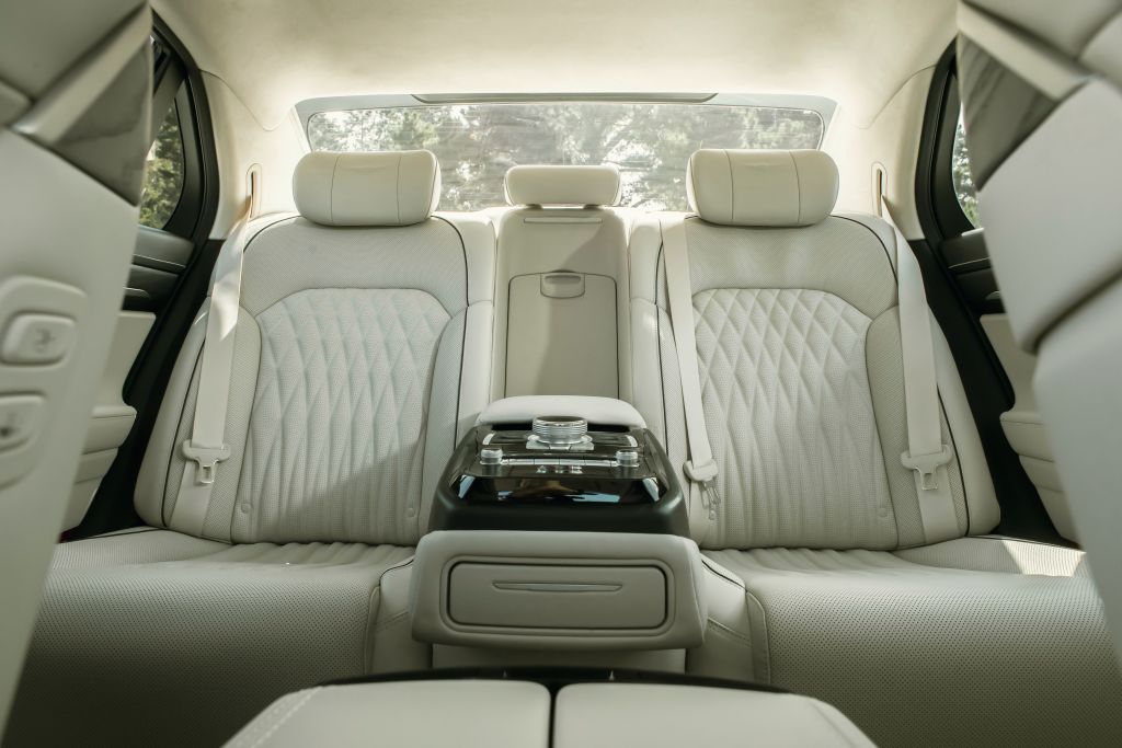 Genesis G90 photo 36