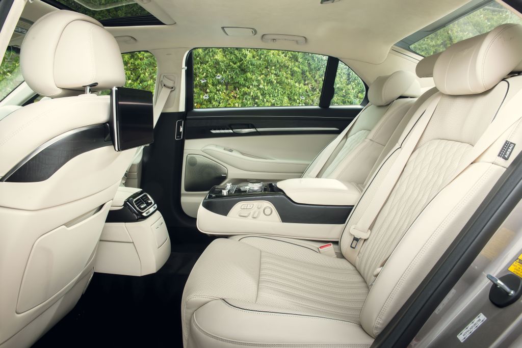 Genesis G90 photo 37