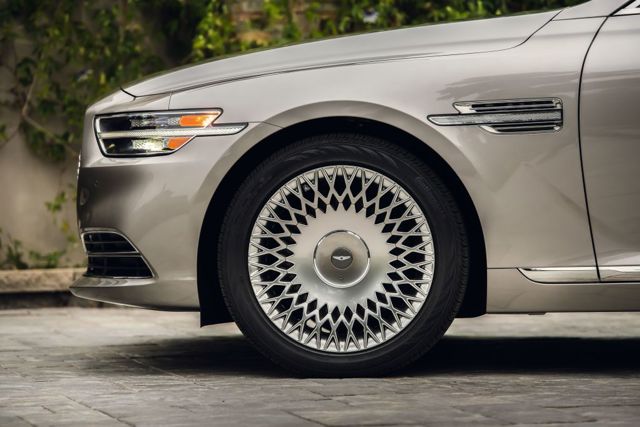 Genesis G90 photo 23