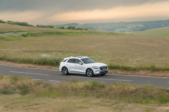 Genesis Gv70 photo 11