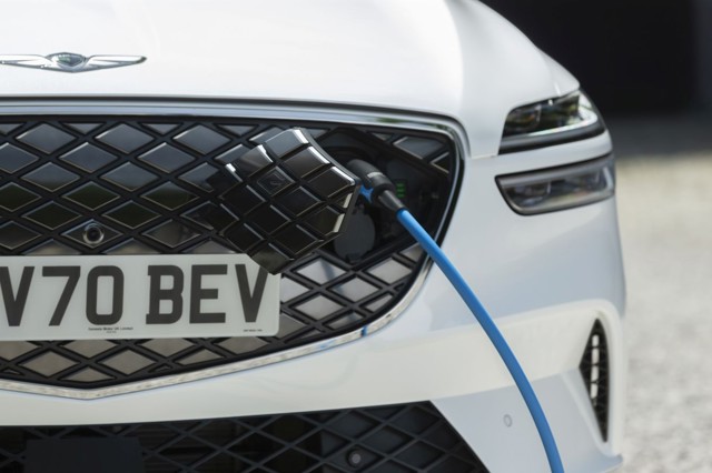 Genesis Gv70 photo 12