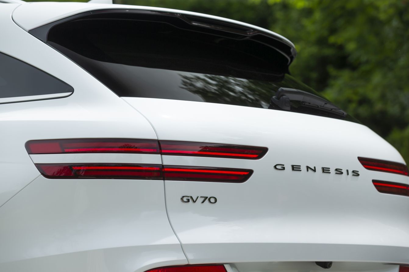 Genesis Gv70 photo 14