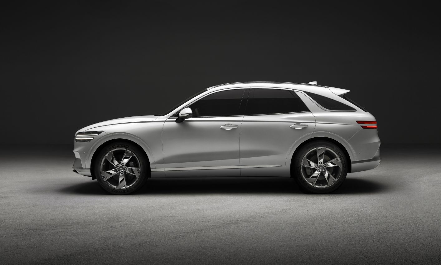 Genesis Gv70 photo 4