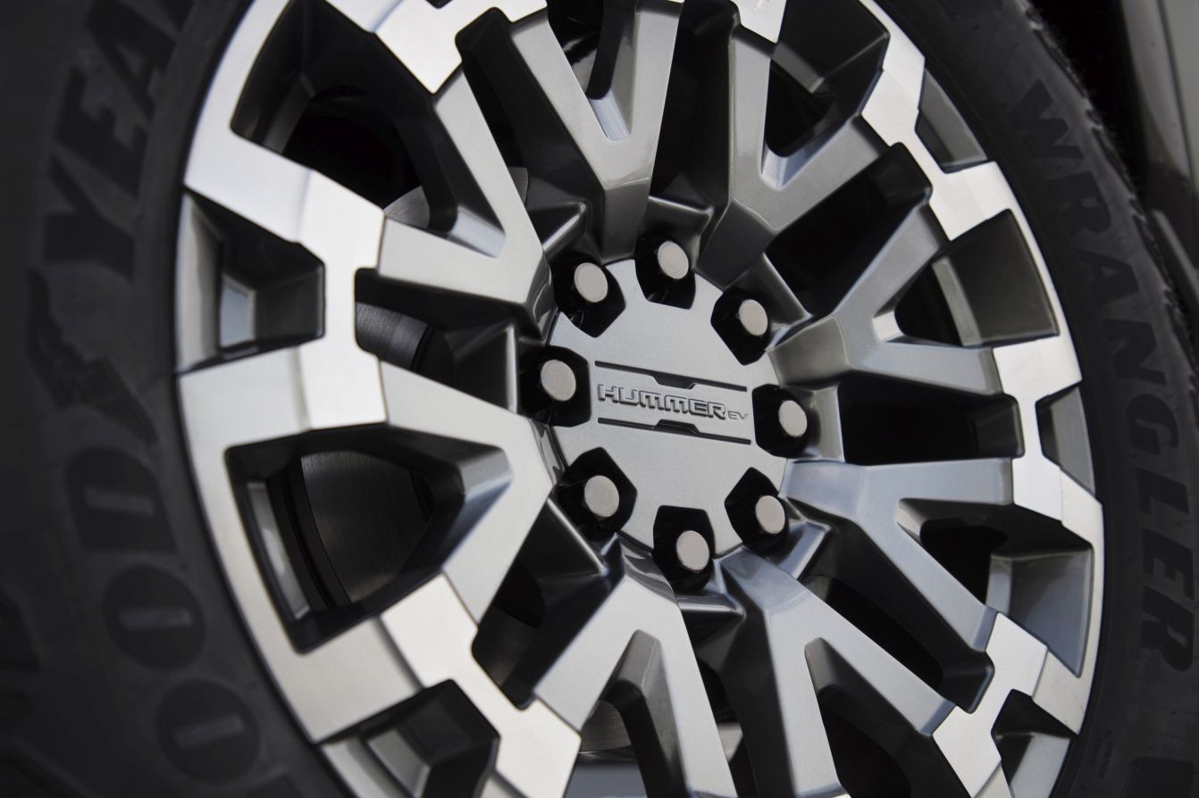 Gmc Hummer Ev Suv photo 27