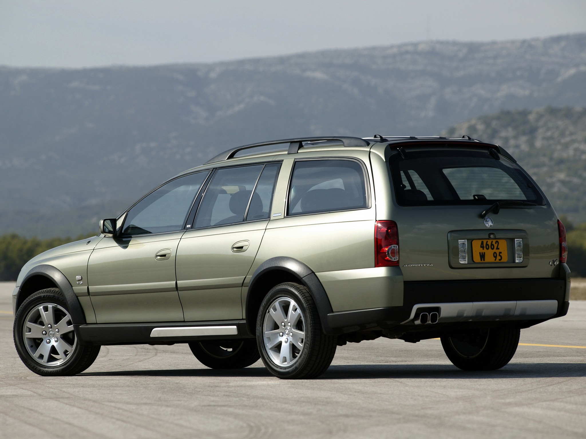 Holden Adventra photo 21