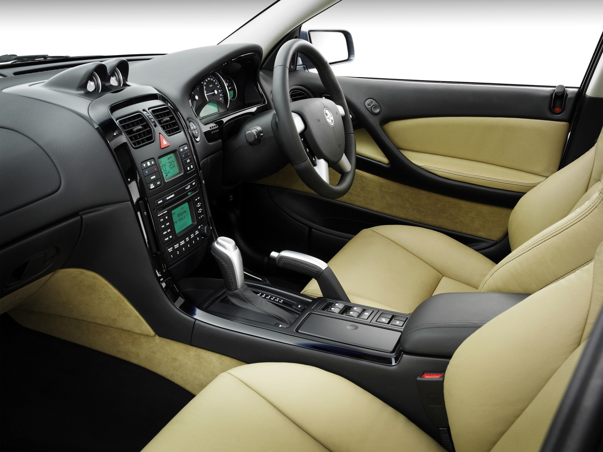 Holden Adventra photo 44