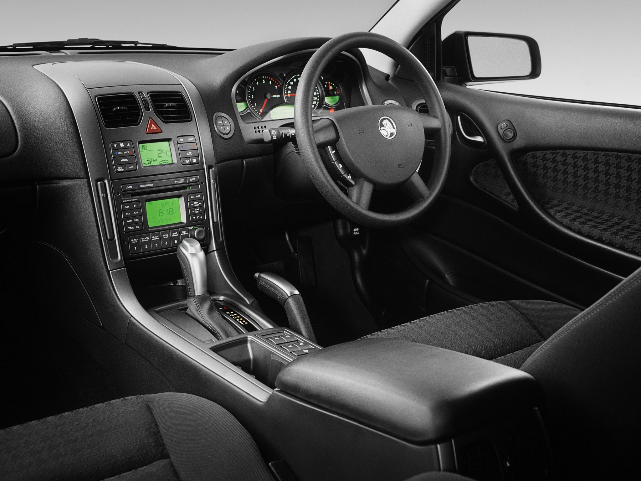 Holden Adventra photo 45