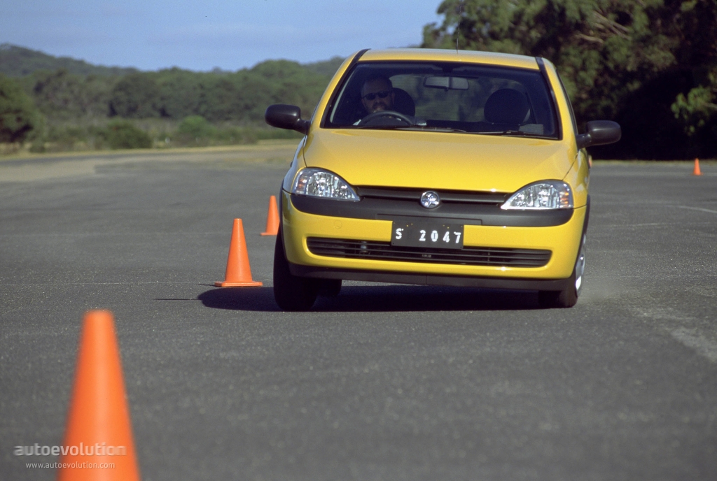 Holden Barina 3 Doors photo 2