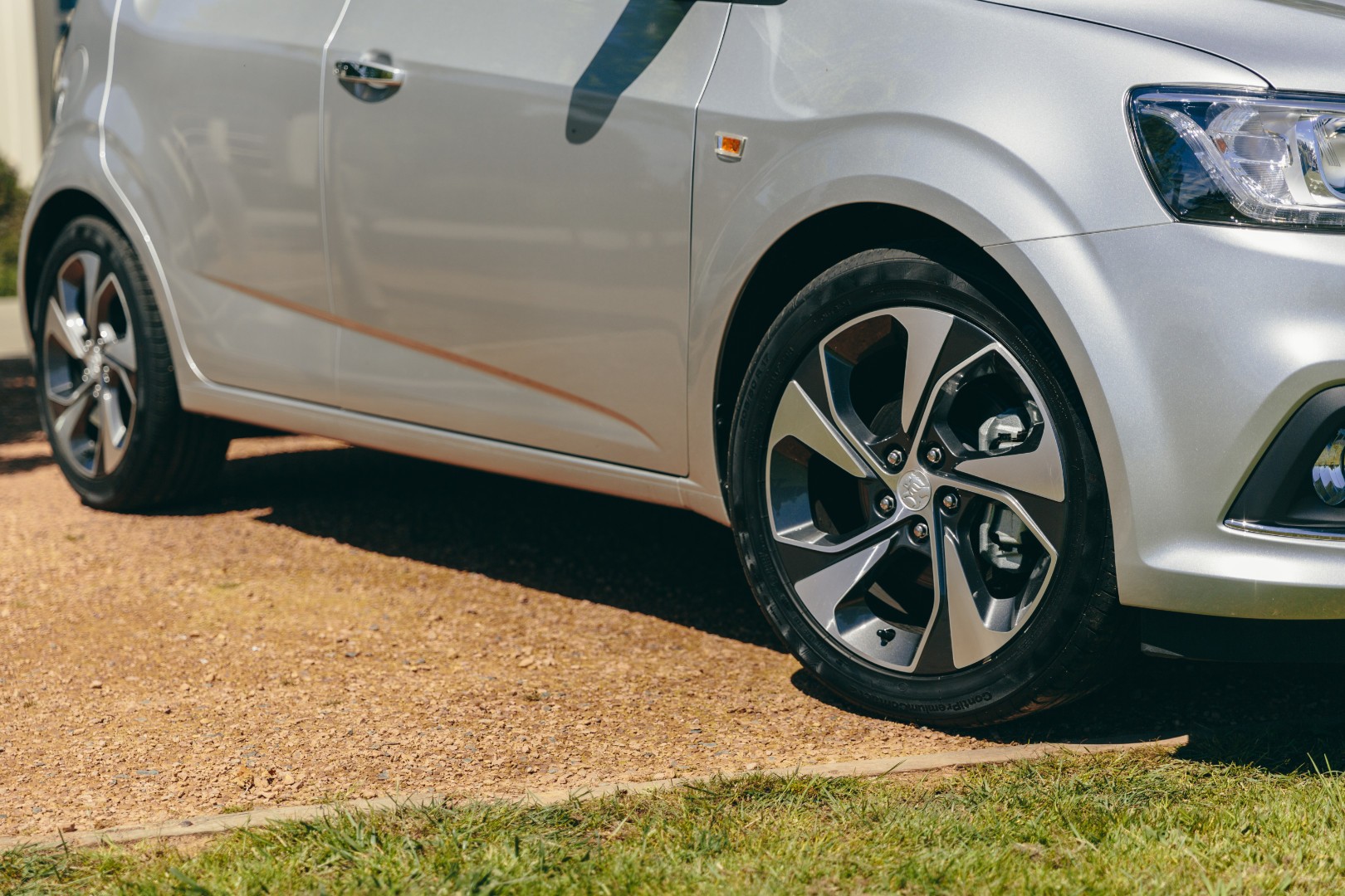 Holden Barina 5 Doors photo 5