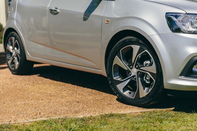 Holden Barina 5 Doors photo 5
