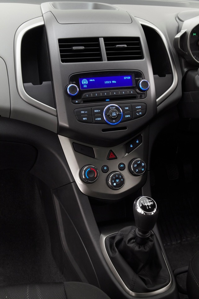Holden Barina Sedan Foto 5