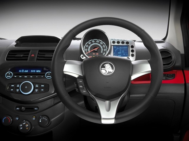Holden Barina Spark photo 31