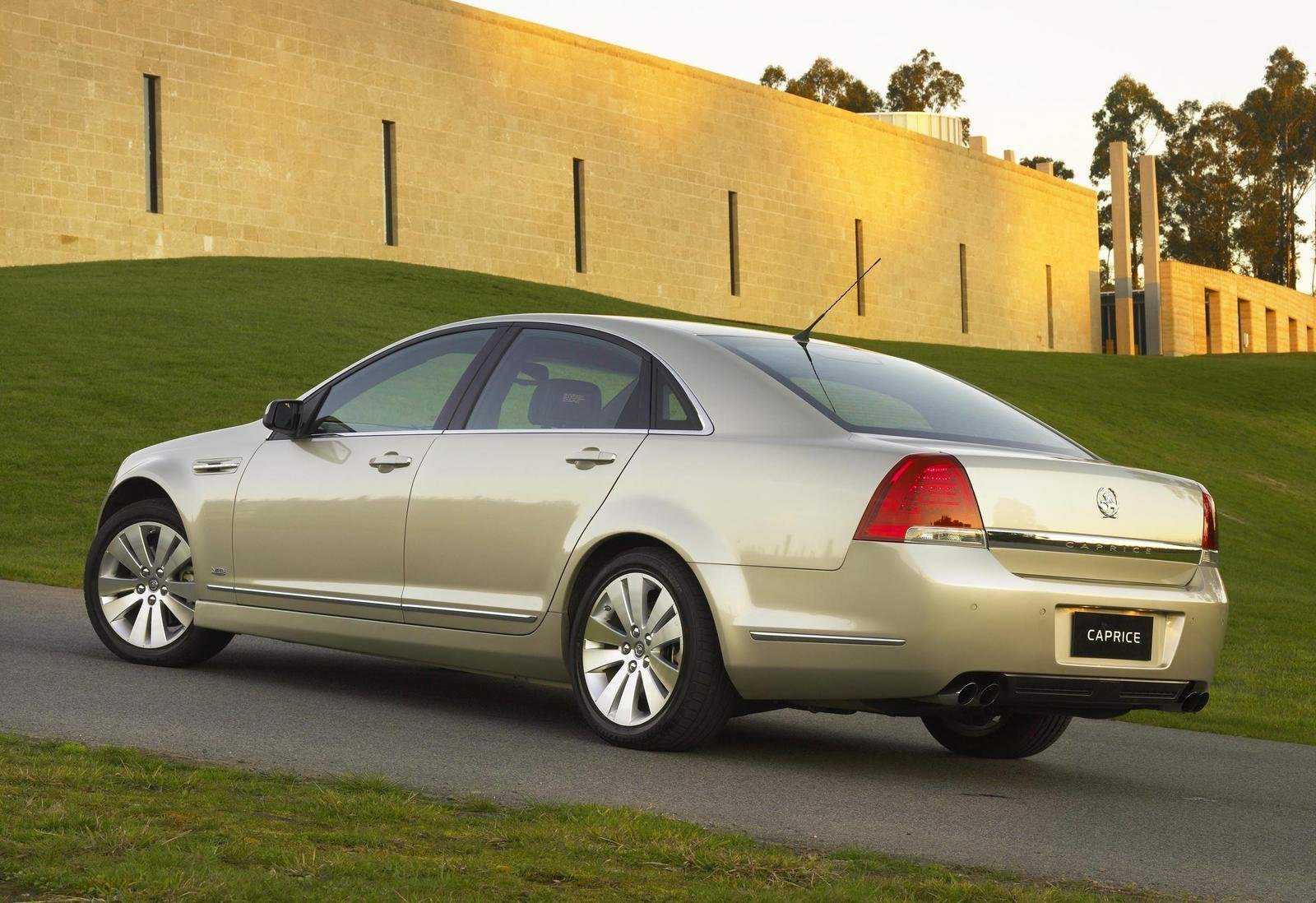Holden Caprice/Statesman photo 12