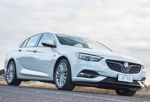 Holden Commodore Sedan photo 2