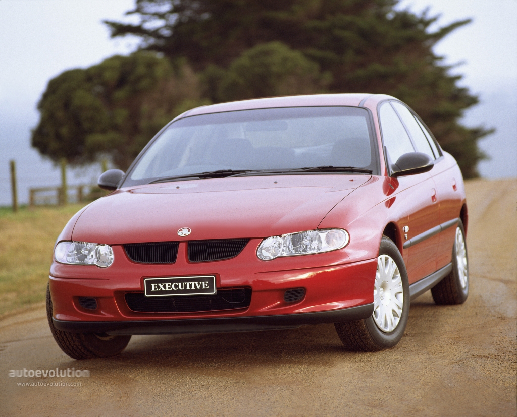 Holden Commodore Sedan photo 2