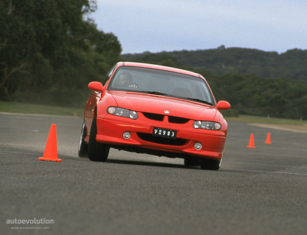 Holden Commodore Sedan photo 4