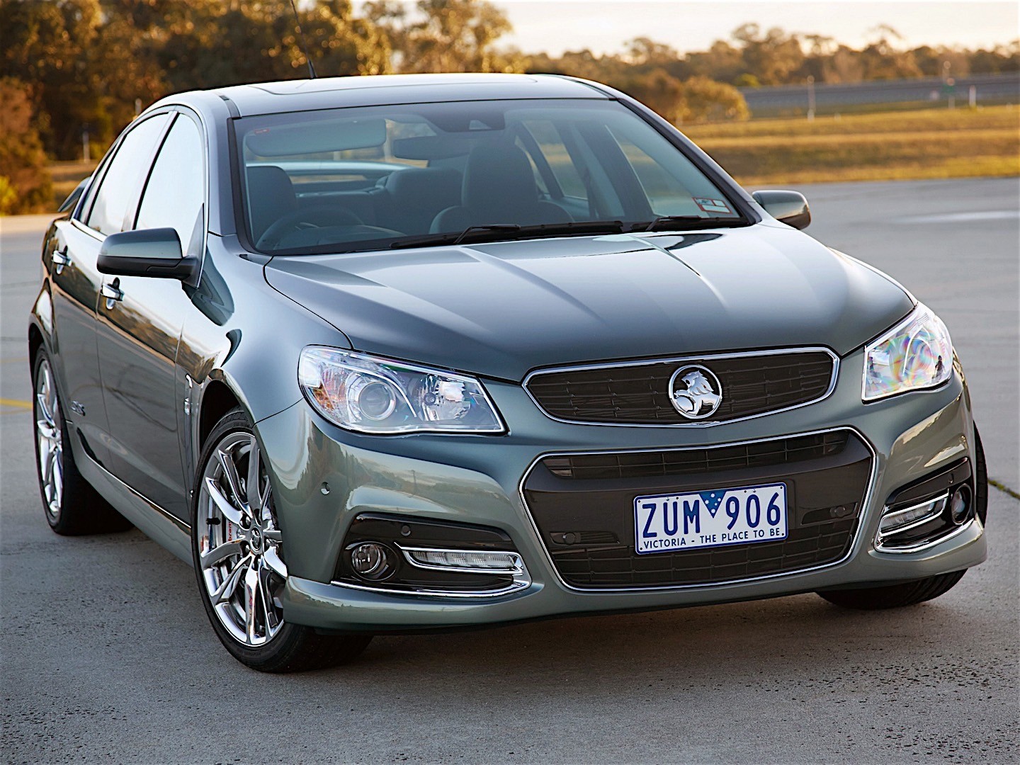 Holden Commodore Sedan photo 9