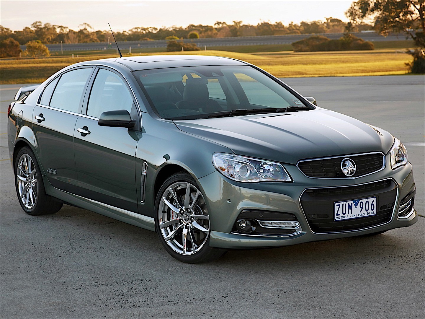 Holden Commodore Sedan photo 13