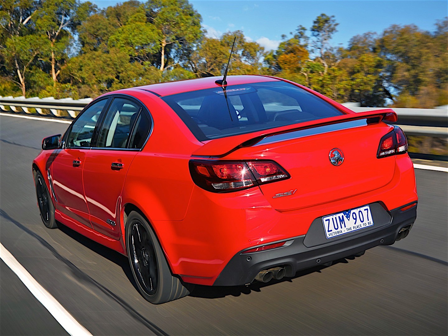 Holden Commodore Sedan photo 18
