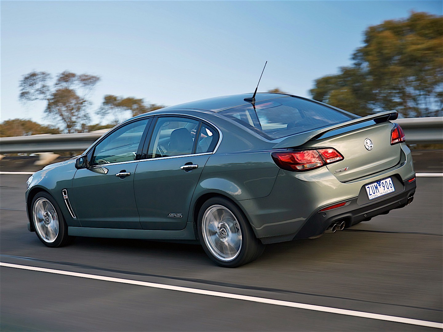 Holden Commodore Sedan photo 20