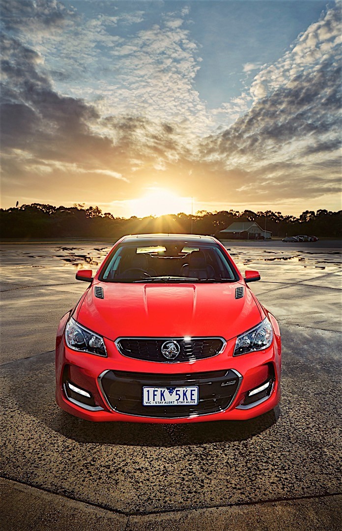 Holden Commodore Sedan photo 3