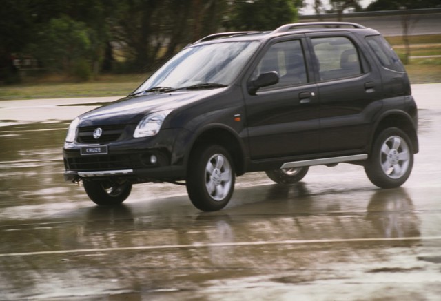 Holden Cruze Mk I photo 19