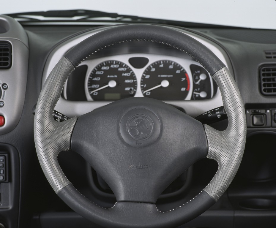 Holden Cruze Mk I photo 23