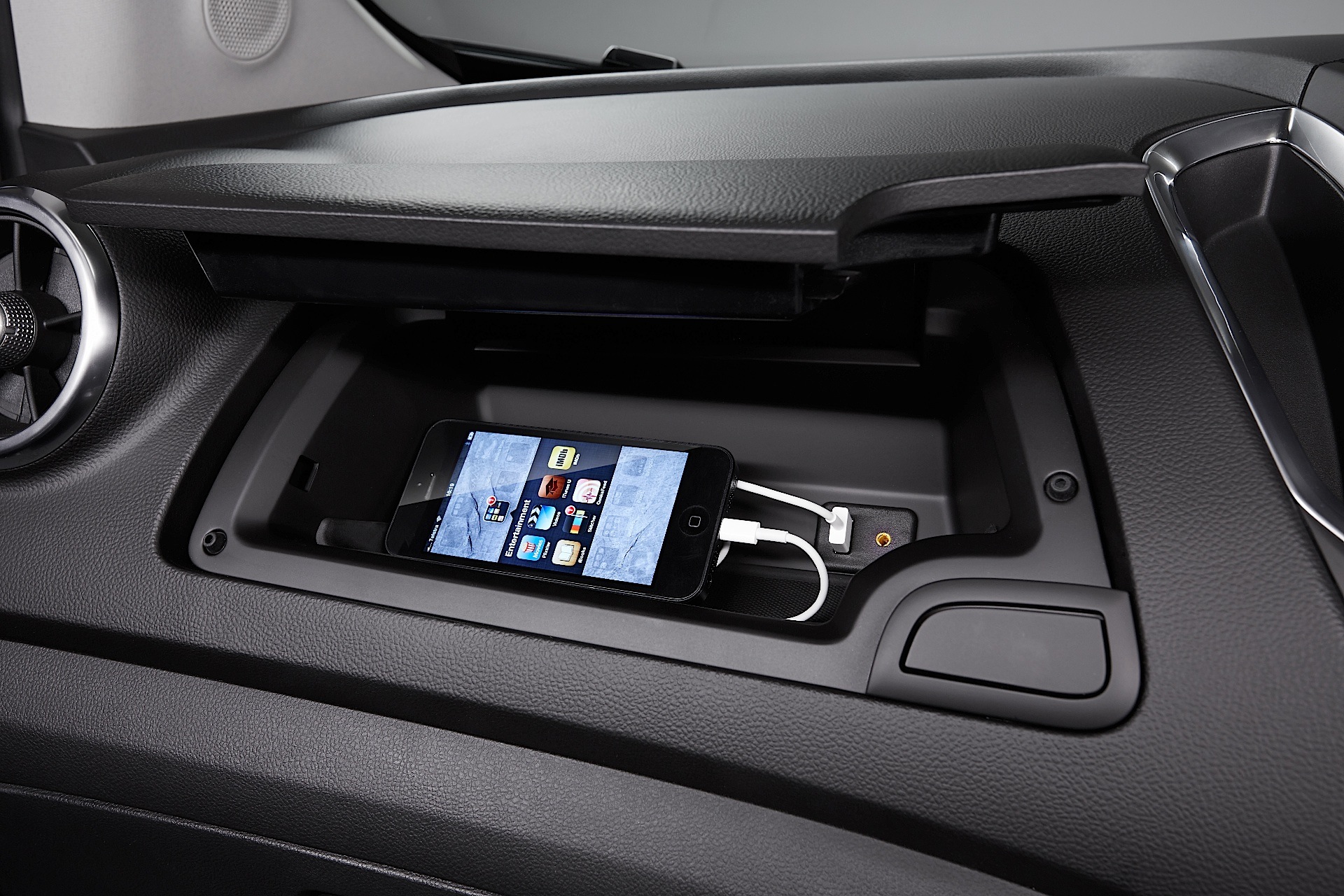 Holden Trax photo 36