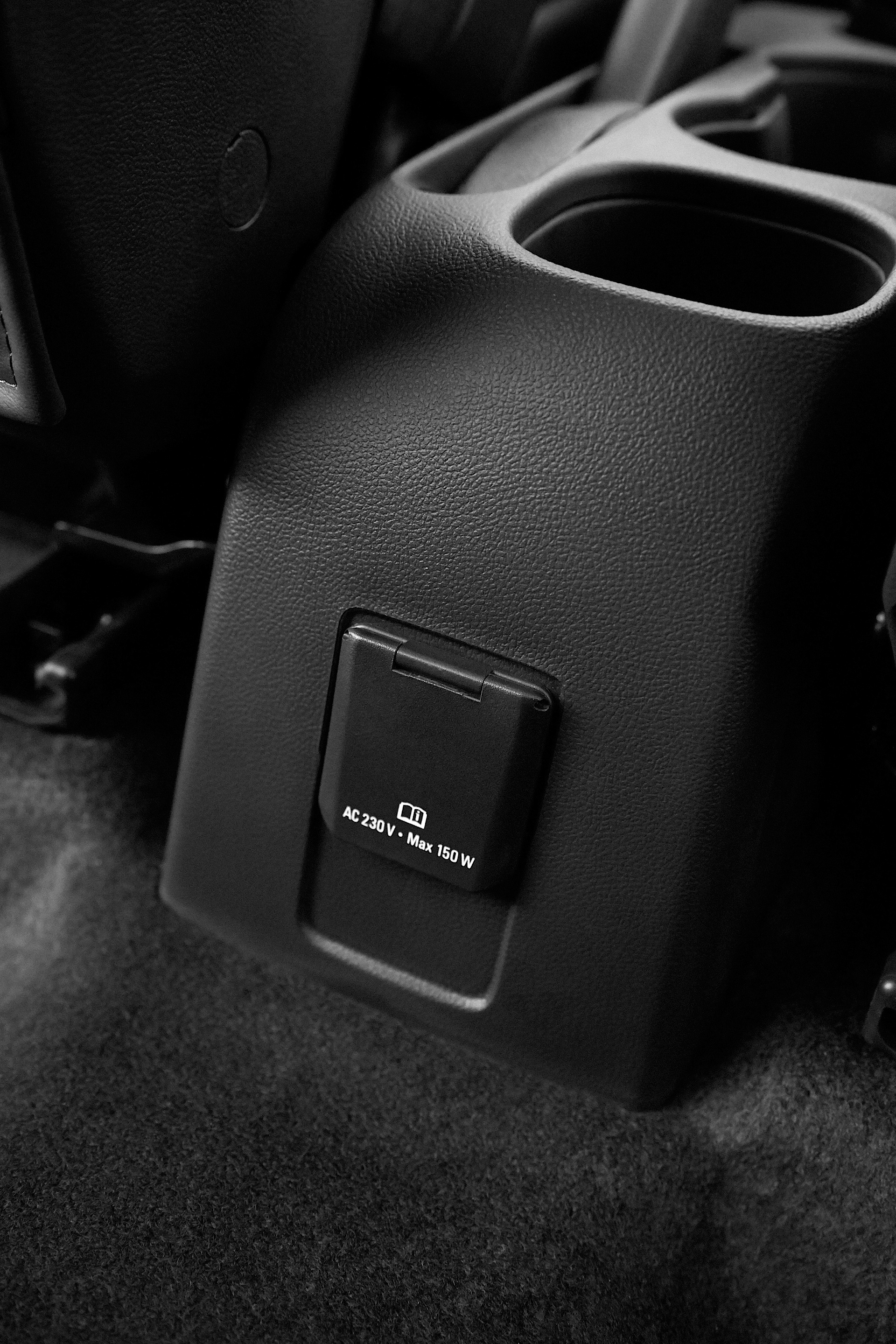 Holden Trax photo 39