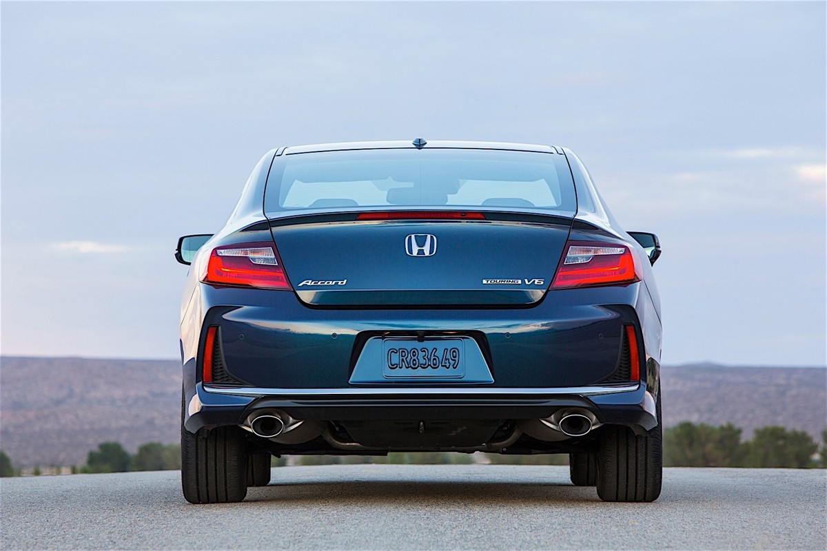 Honda HONDA Accord Coupe 2.4L i-VTEC 6MT (185 HP)