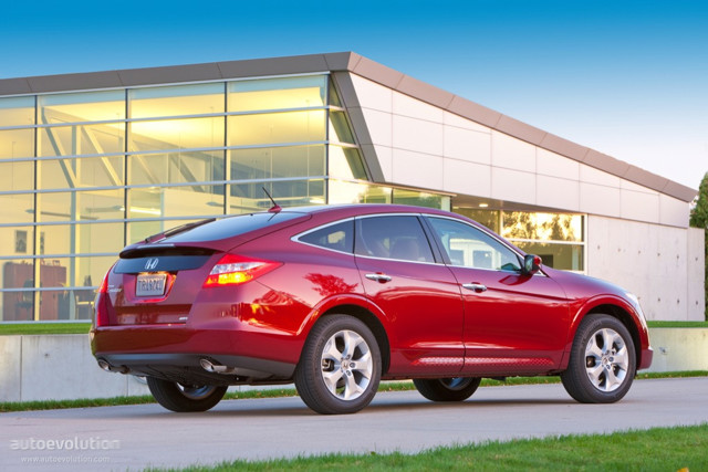 Honda Accord Crosstour photo 2