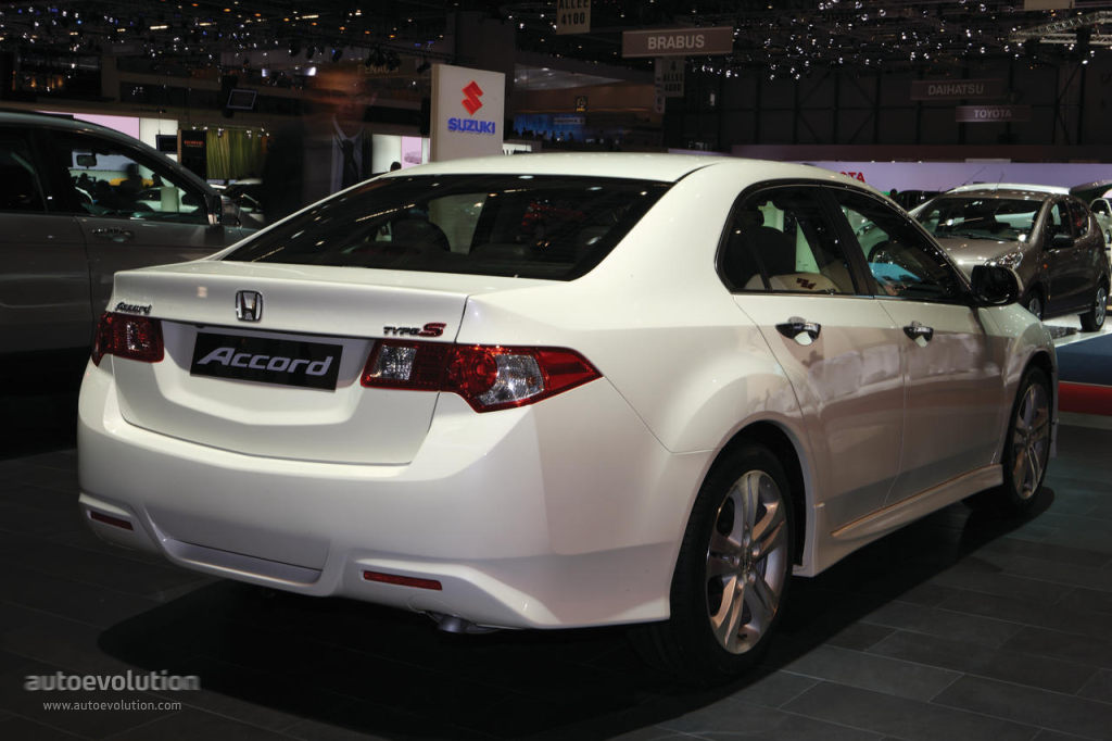 Honda Accord Euro photo 9