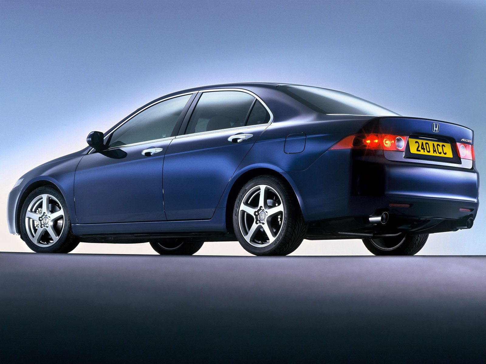 Honda Accord Euro photo 14