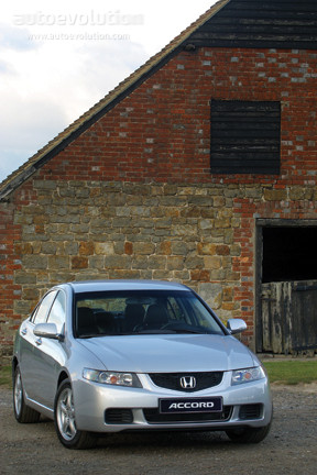 Honda Accord Euro photo 9