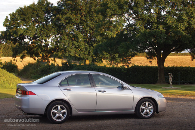 Honda Accord Euro photo 10