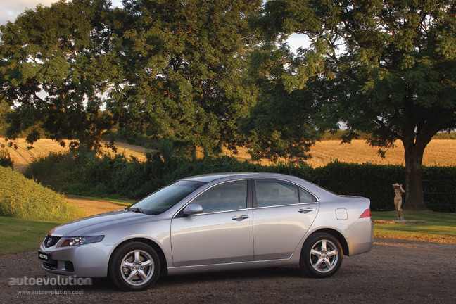 Honda Accord Euro photo 11