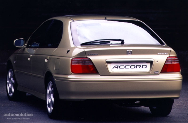 Honda Accord Euro Foto 3