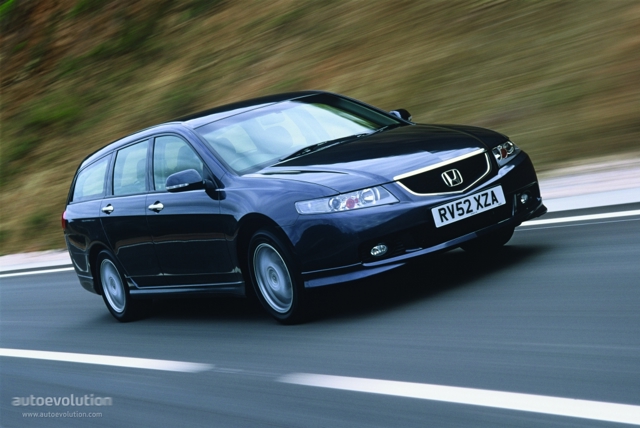 Honda Accord Tourer photo 2