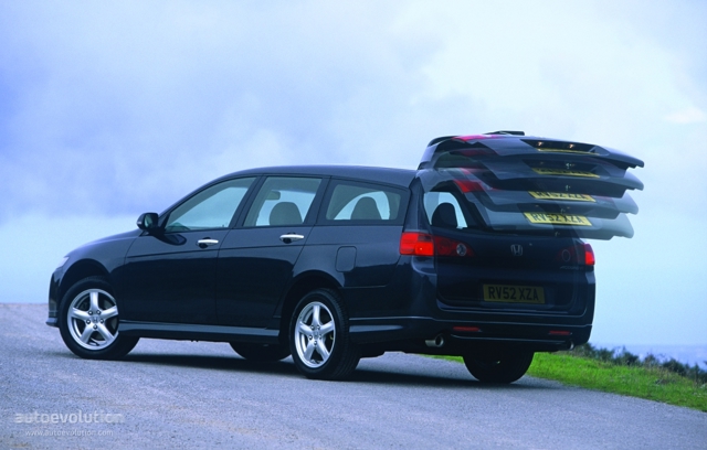 Honda Accord Tourer photo 4