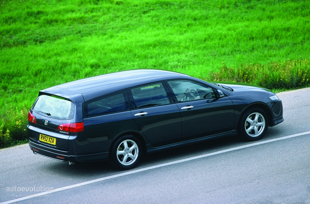 Honda Accord Tourer photo 8