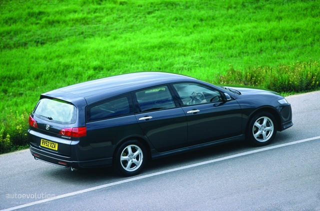 Honda Accord Tourer photo 8