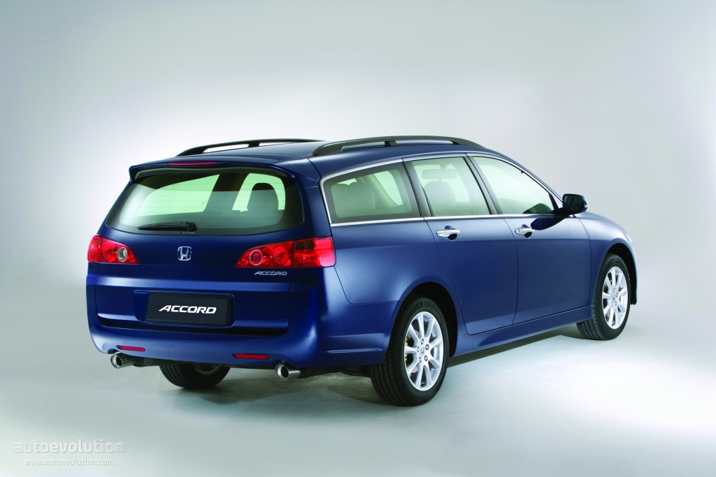Honda Accord Tourer photo 3
