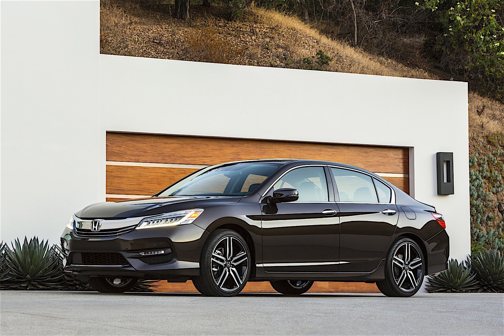 Honda Accord photo 2
