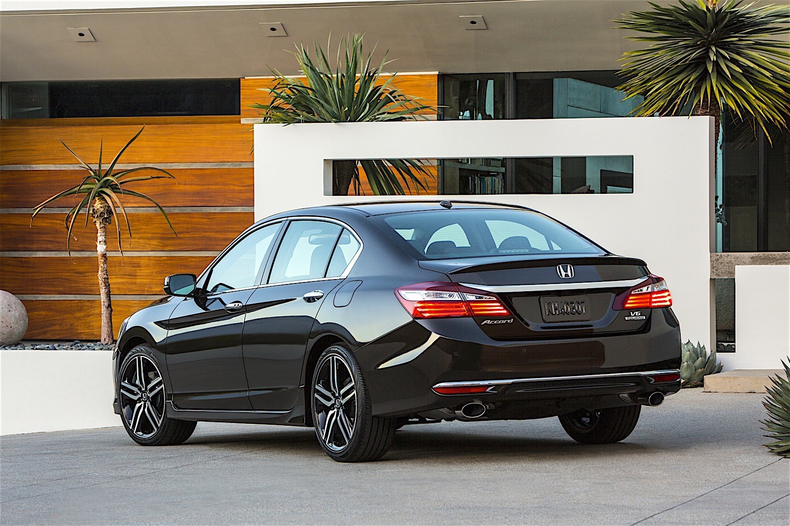 Honda Accord photo 8