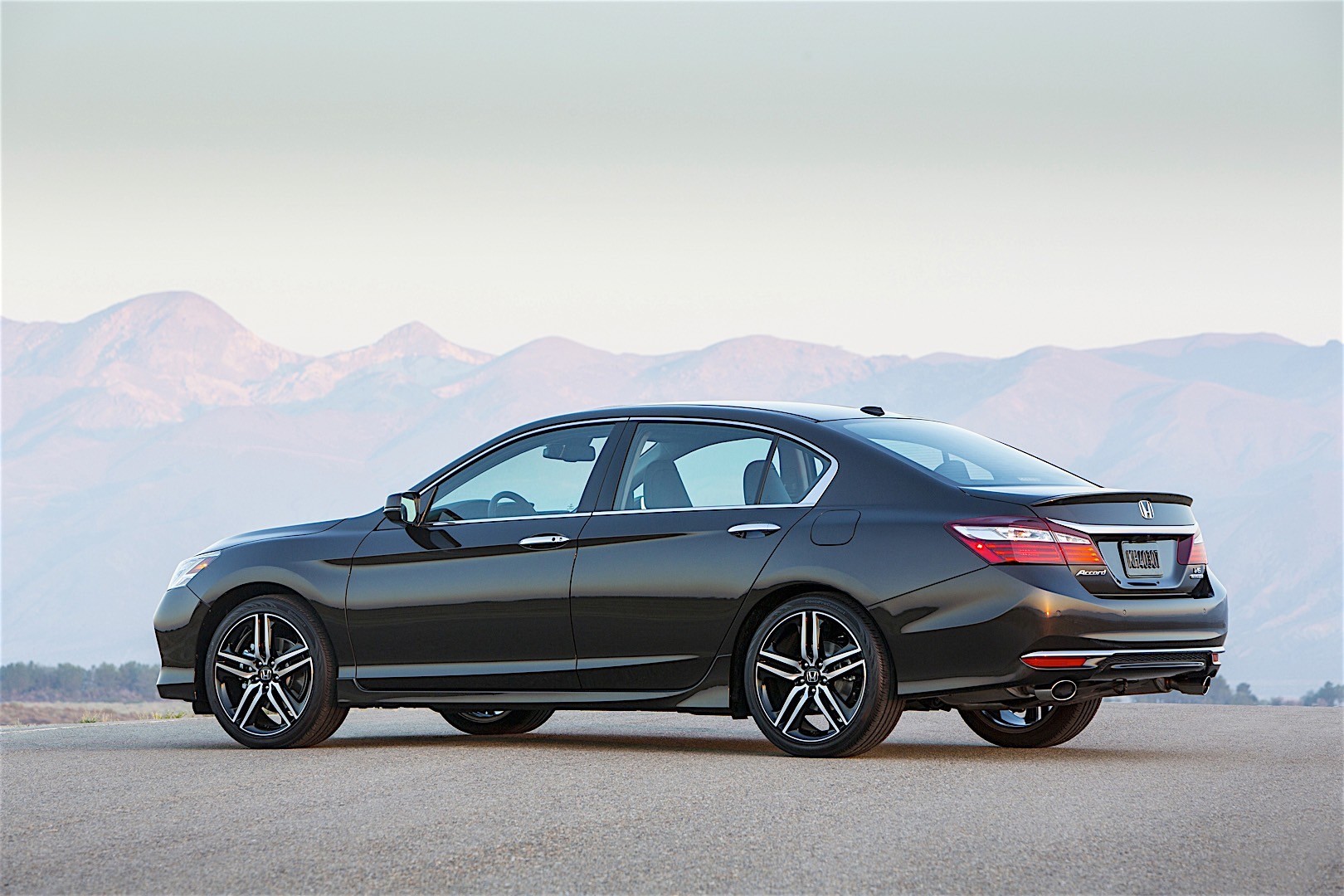 Honda Accord photo 13