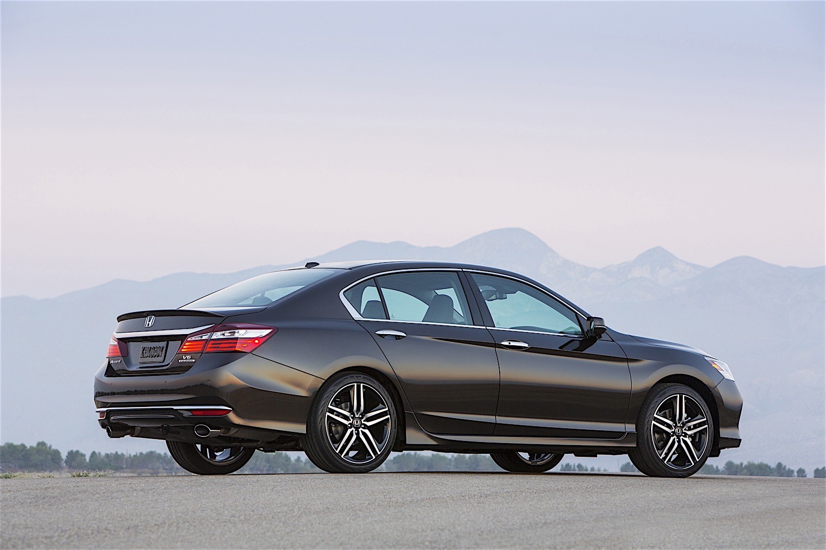 Honda Accord photo 17