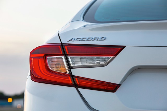 Honda Accord photo 11