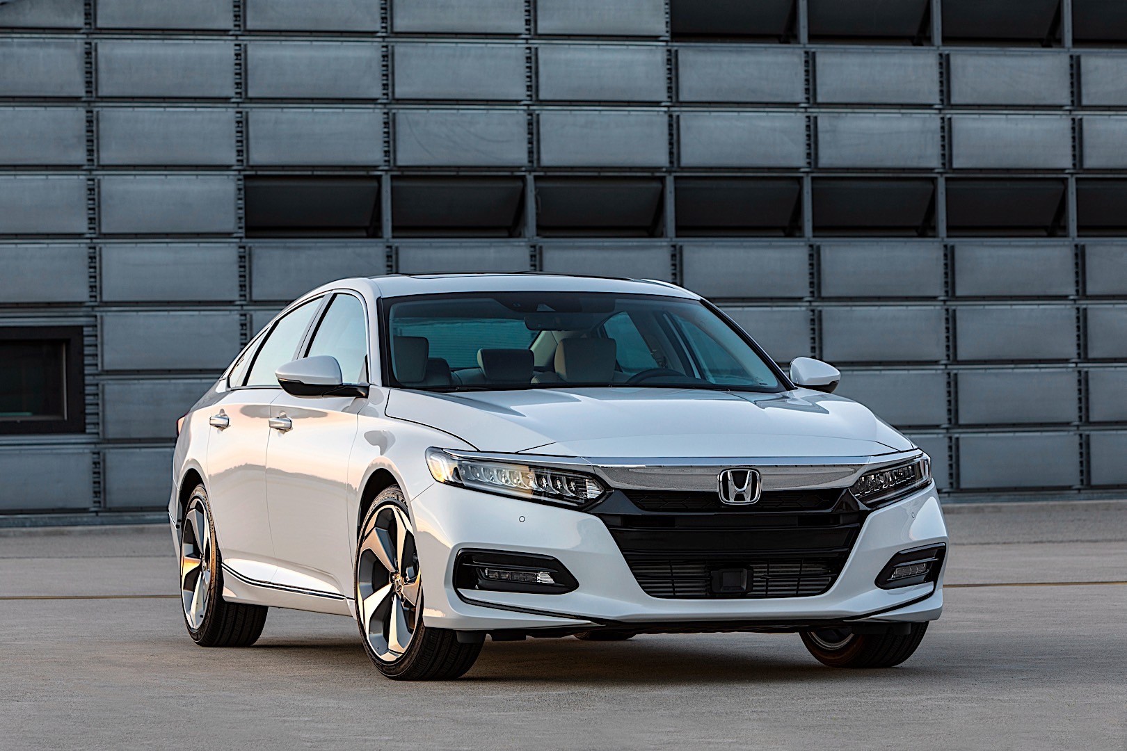 Honda Accord photo 12