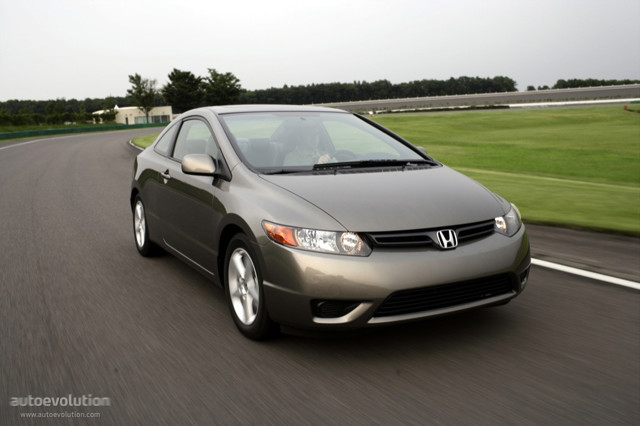 Honda Civic Coupe photo 2